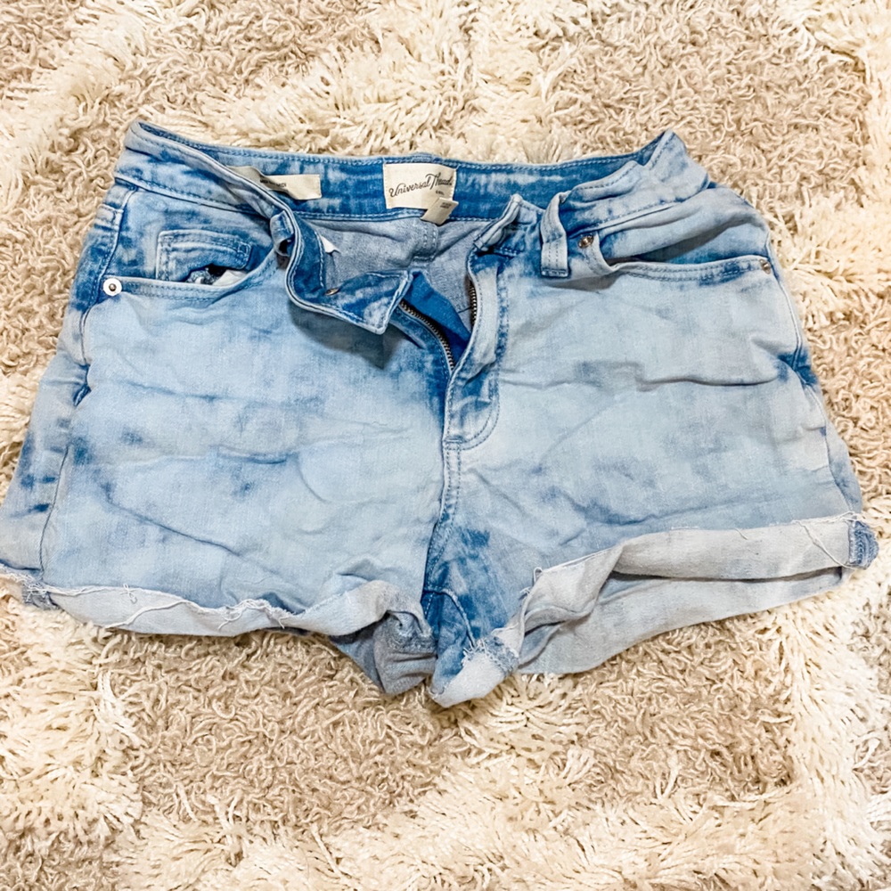 Size 2/26 - acid wash denim shorts